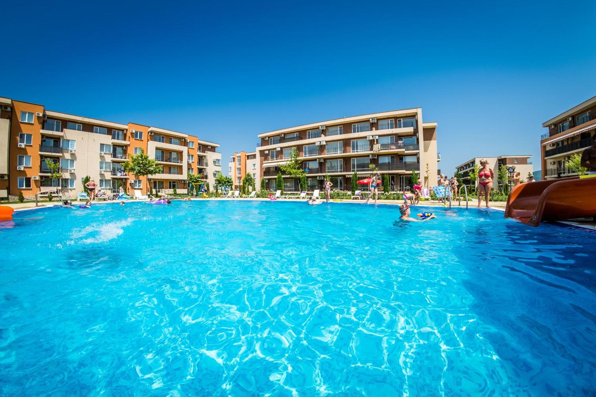 Holiday Garden Resort Sunny Beach Exterior photo