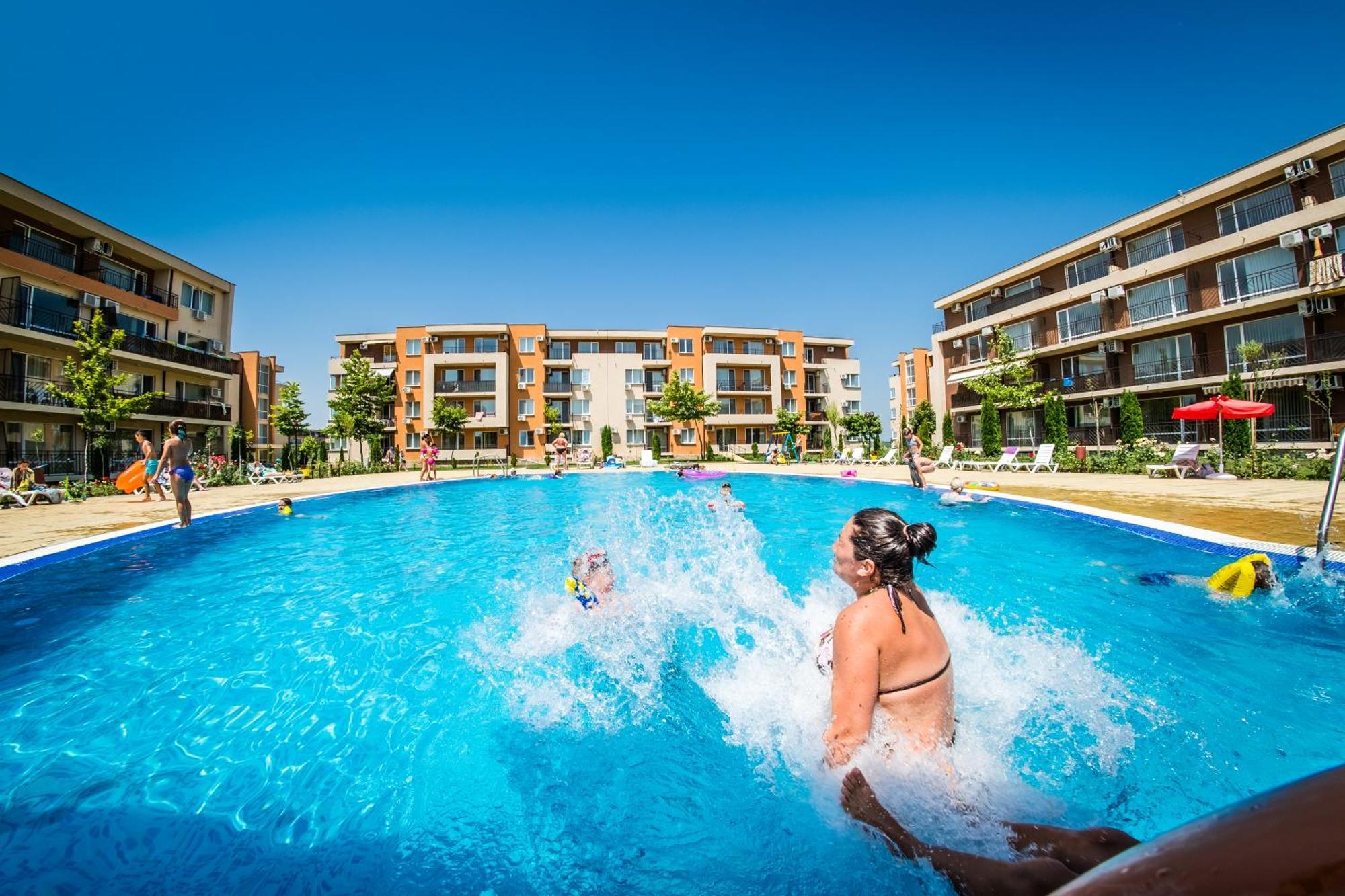 Holiday Garden Resort Sunny Beach Exterior photo